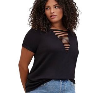 TORRID V-Neck Ladder Slash Tee in Black Size 3 (22-24)